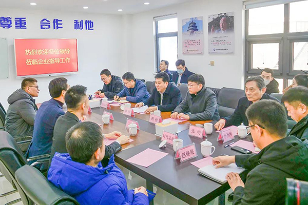 濟(jì)南市天橋區(qū)委韓偉書(shū)記一行蒞臨欣希安藥業(yè)調(diào)研指導(dǎo)