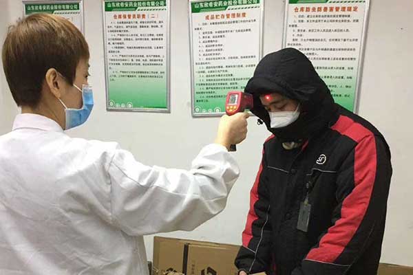 快遞測體溫